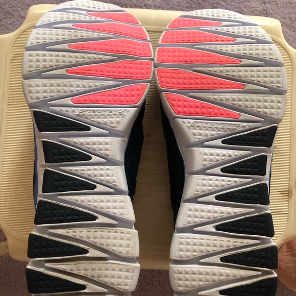 New Sketchers sport women’s tropical vibes - Picture 3 of 5